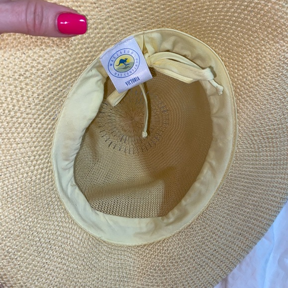 Like new Wallaroo Victoria Packable Sun Hat in Yellow main image 4